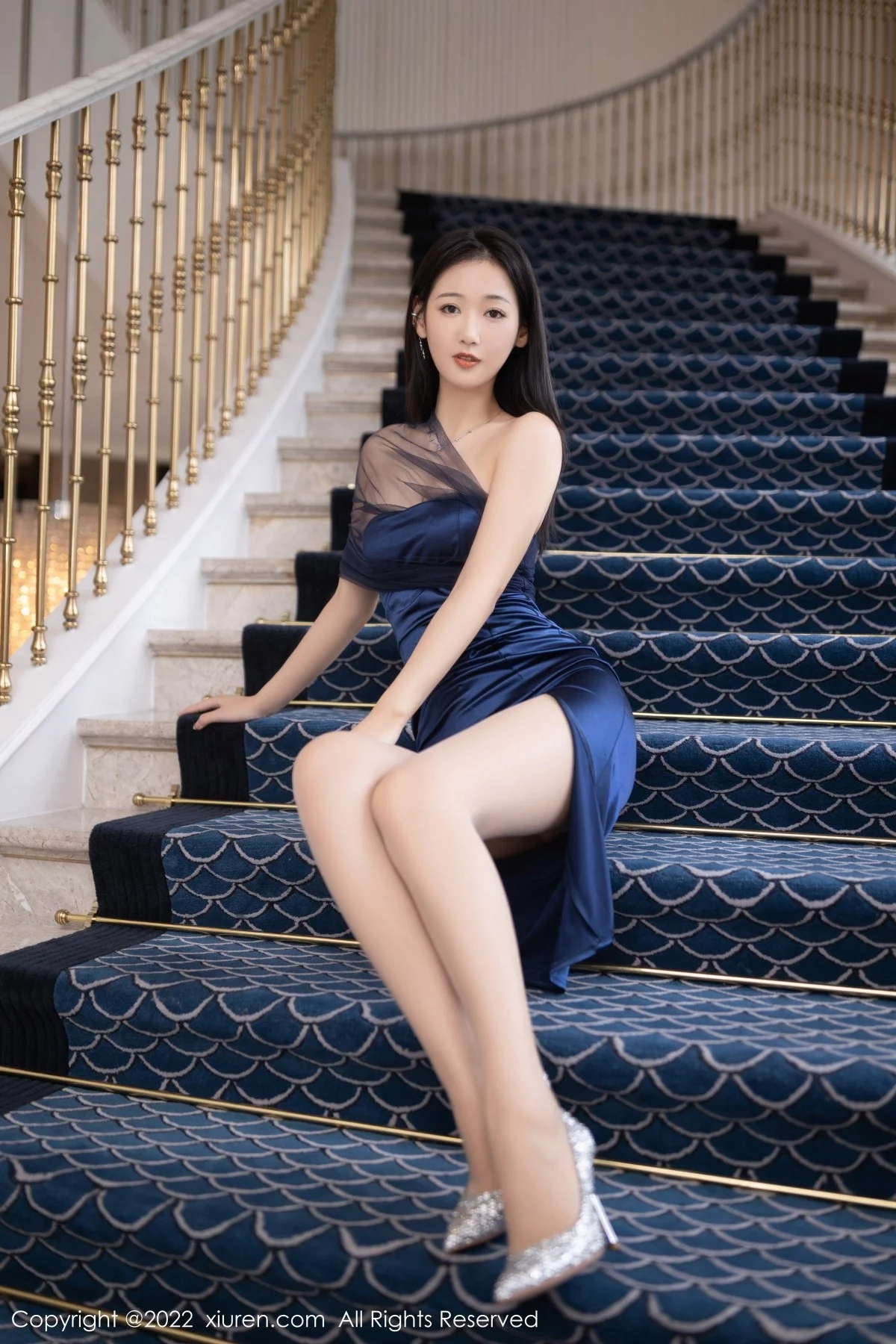 [[XiuRen秀人网]秀人网]No.5581_模特唐安琪性感蓝色露肩连衣裙配超薄无内肉丝惹火诱惑写真80P