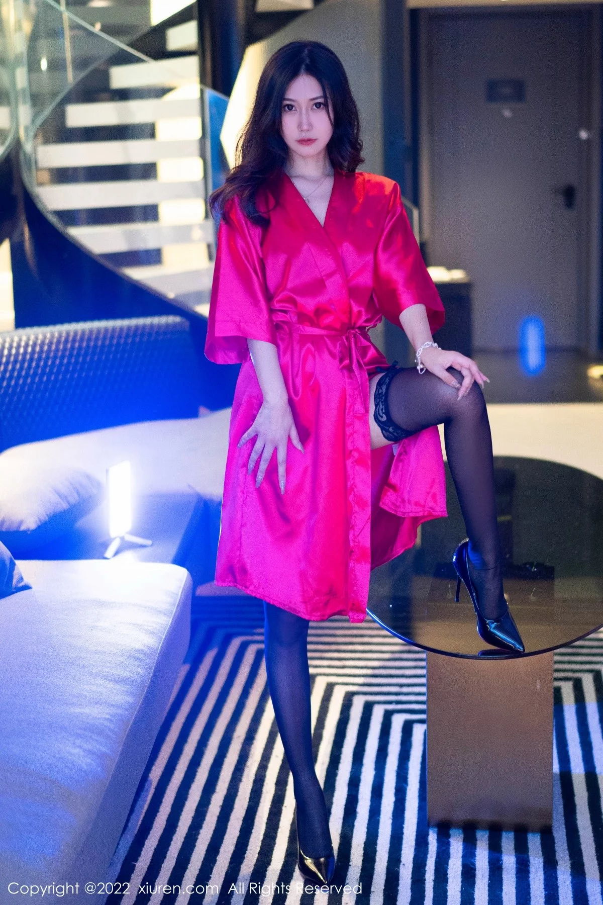 [[XiuRen秀人网]秀人网]No.5586_模特laura阿姣性感红色睡裙露黑色情趣内衣配蕾丝吊袜诱惑写真76P