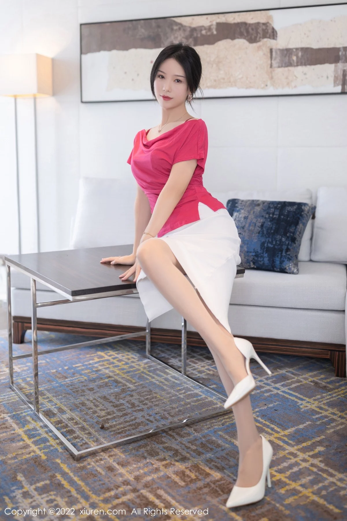 [[XiuRen秀人网]秀人网]No.5588_模特利世人妻角色玫红色上衣配白短裙露红色蕾丝内衣诱惑写真82P