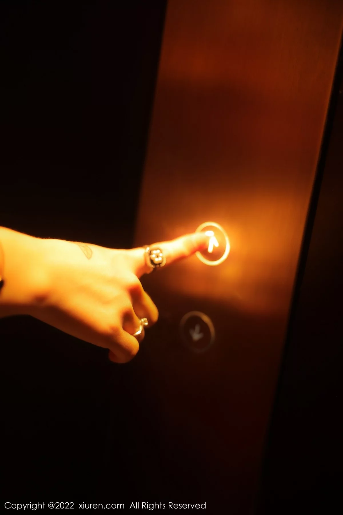 [[XiuRen秀人网]秀人网]No.5582_模特美七Mia西双版纳旅拍性感粉红连衣长裙秀惹火身材诱惑写真81P