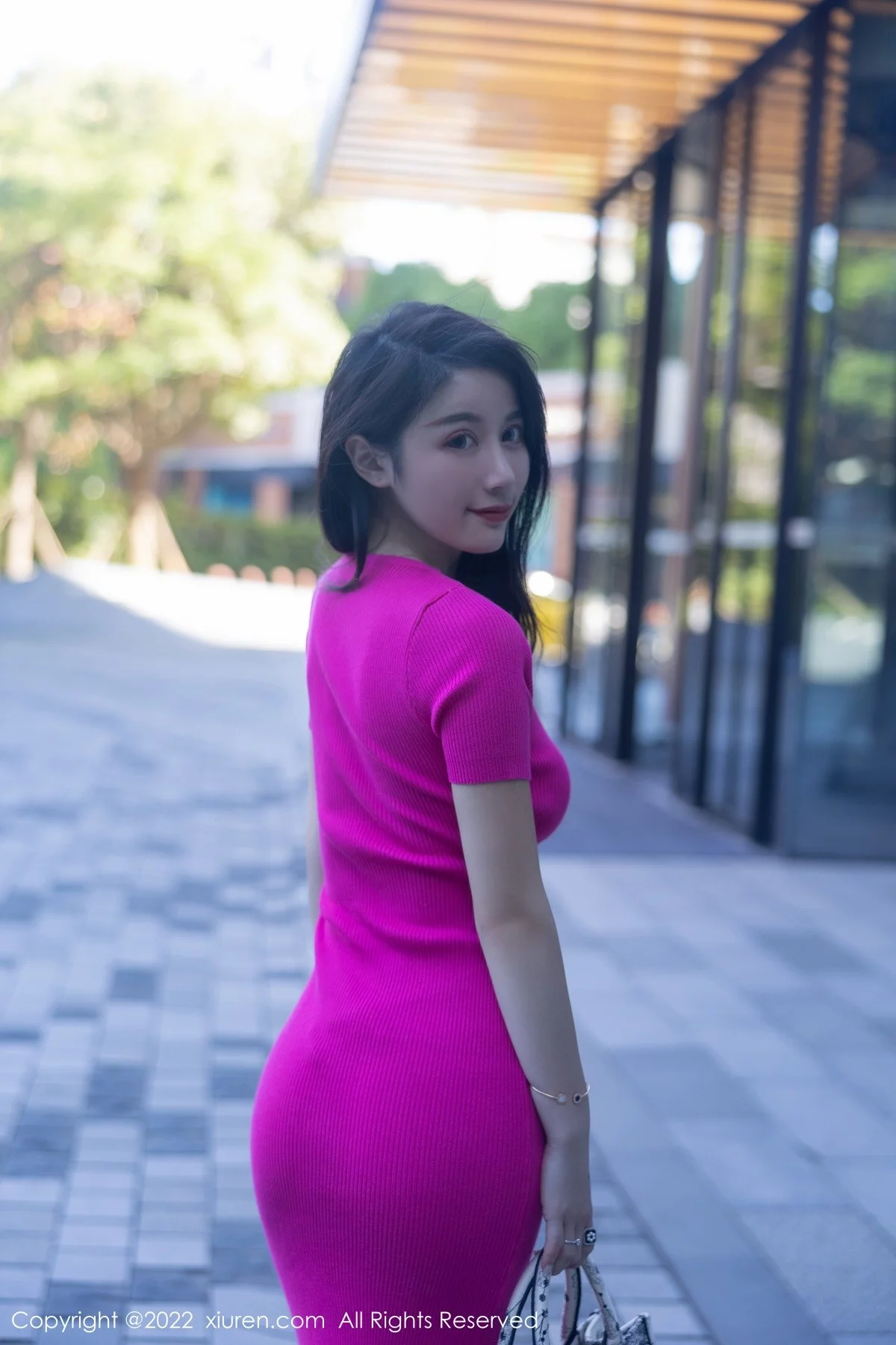 [[XiuRen秀人网]秀人网]No.5582_模特美七Mia西双版纳旅拍性感粉红连衣长裙秀惹火身材诱惑写真81P