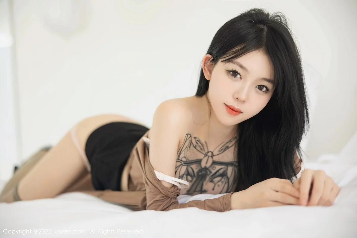 [[XiuRen秀人网]秀人网]No.5587_模特奶瓶大理旅拍杏色衣配黑短裙露浅色内衣杏色丝袜诱惑写真100P