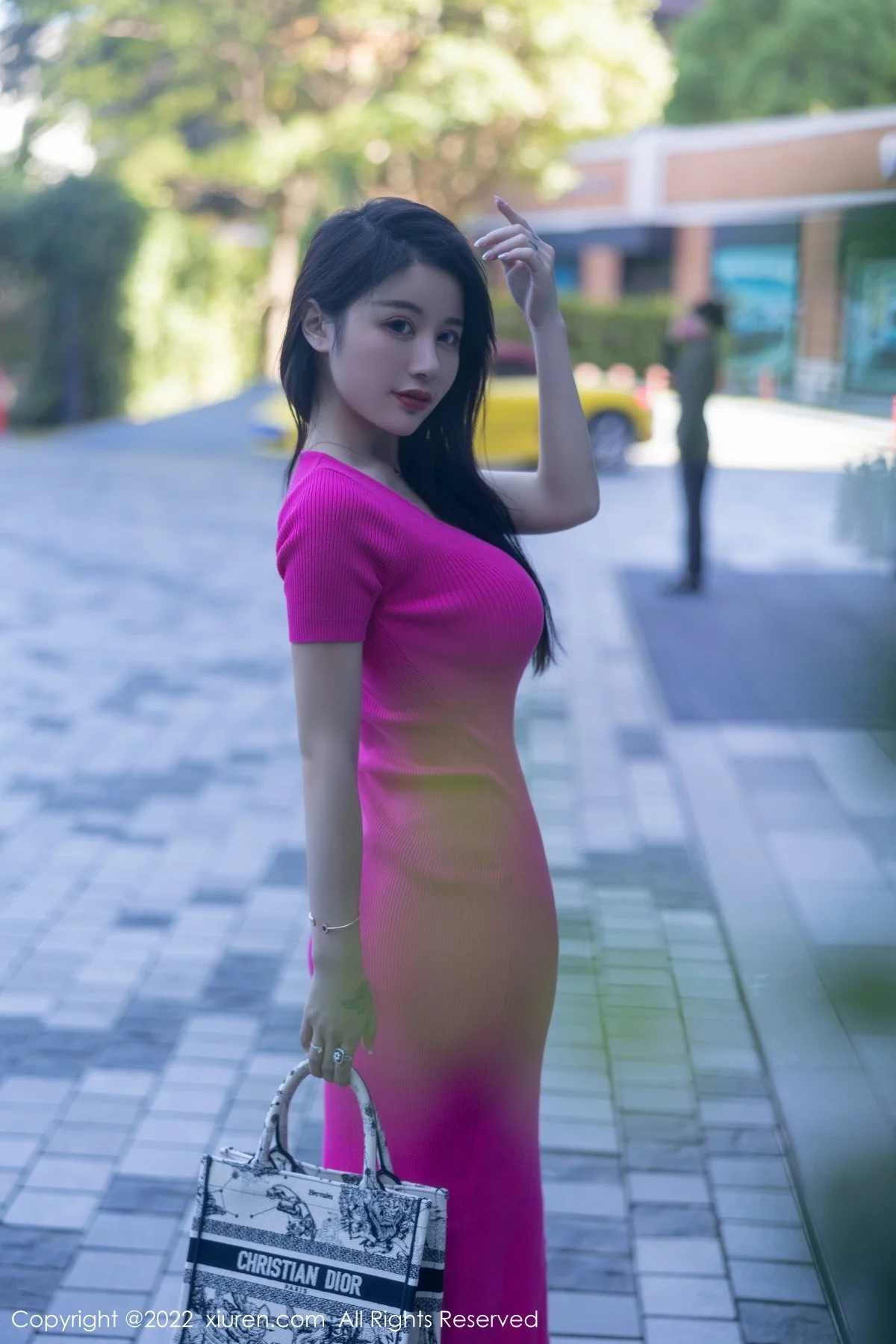 [[XiuRen秀人网]秀人网]No.5582_模特美七Mia西双版纳旅拍性感粉红连衣长裙秀惹火身材诱惑写真81P