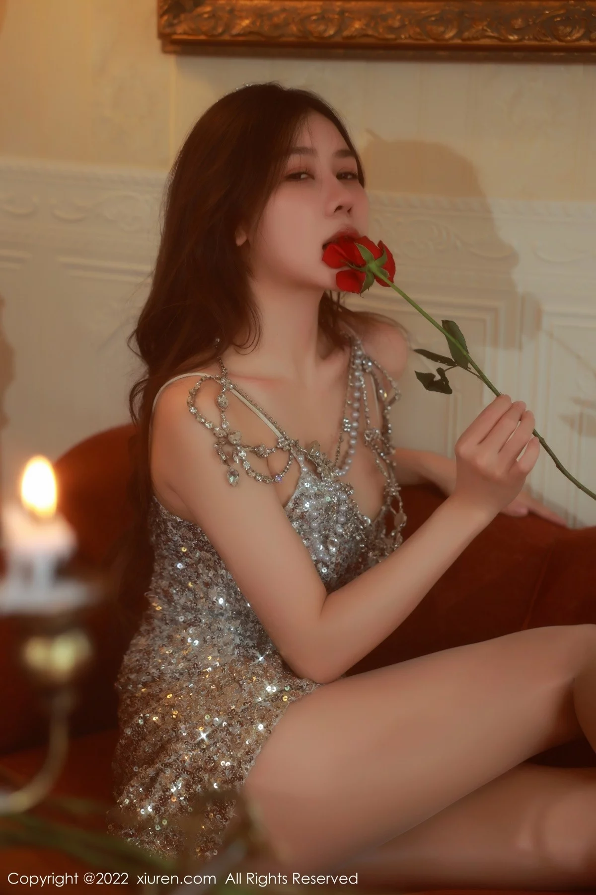 [[XiuRen秀人网]秀人网]No.5584_模特尹甜甜生日派对主题性感闪亮吊带连衣裙秀丰满身材诱惑写真63P