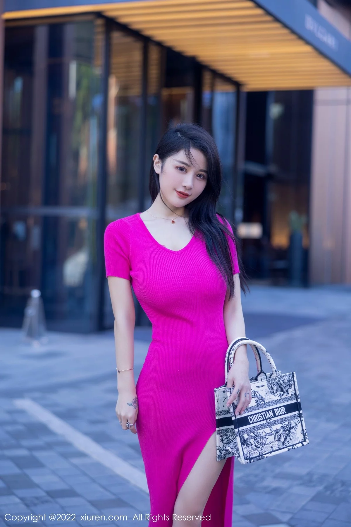 [[XiuRen秀人网]秀人网]No.5582_模特美七Mia西双版纳旅拍性感粉红连衣长裙秀惹火身材诱惑写真81P