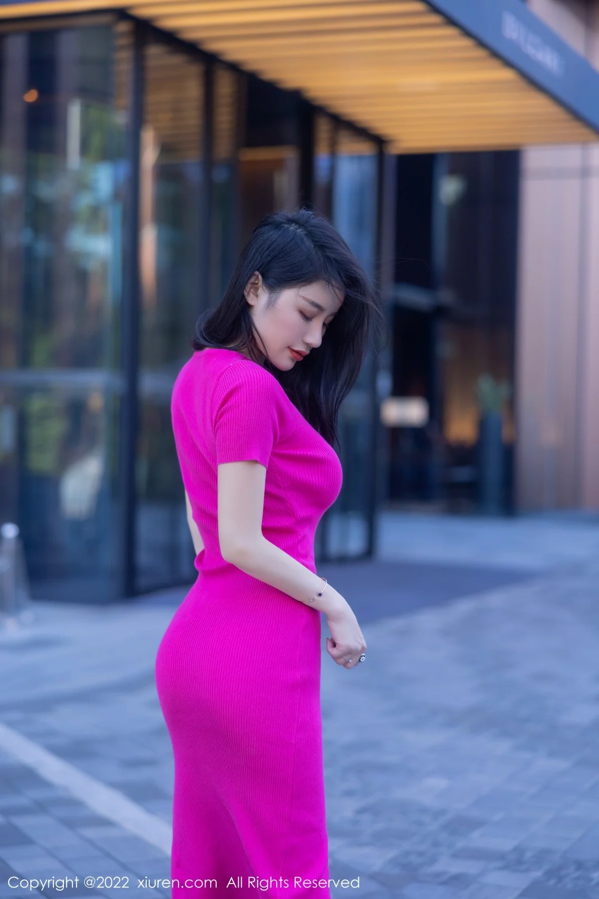 [[XiuRen秀人网]秀人网]No.5582_模特美七Mia西双版纳旅拍性感粉红连衣长裙秀惹火身材诱惑写真81P