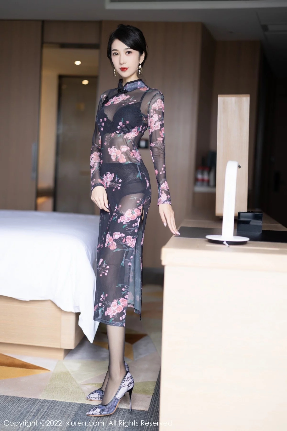 [[XiuRen秀人网]秀人网]No.5585_模特林乐一私房性感轻透花纹旗袍露黑色内衣秀曼妙身材诱惑写真82P