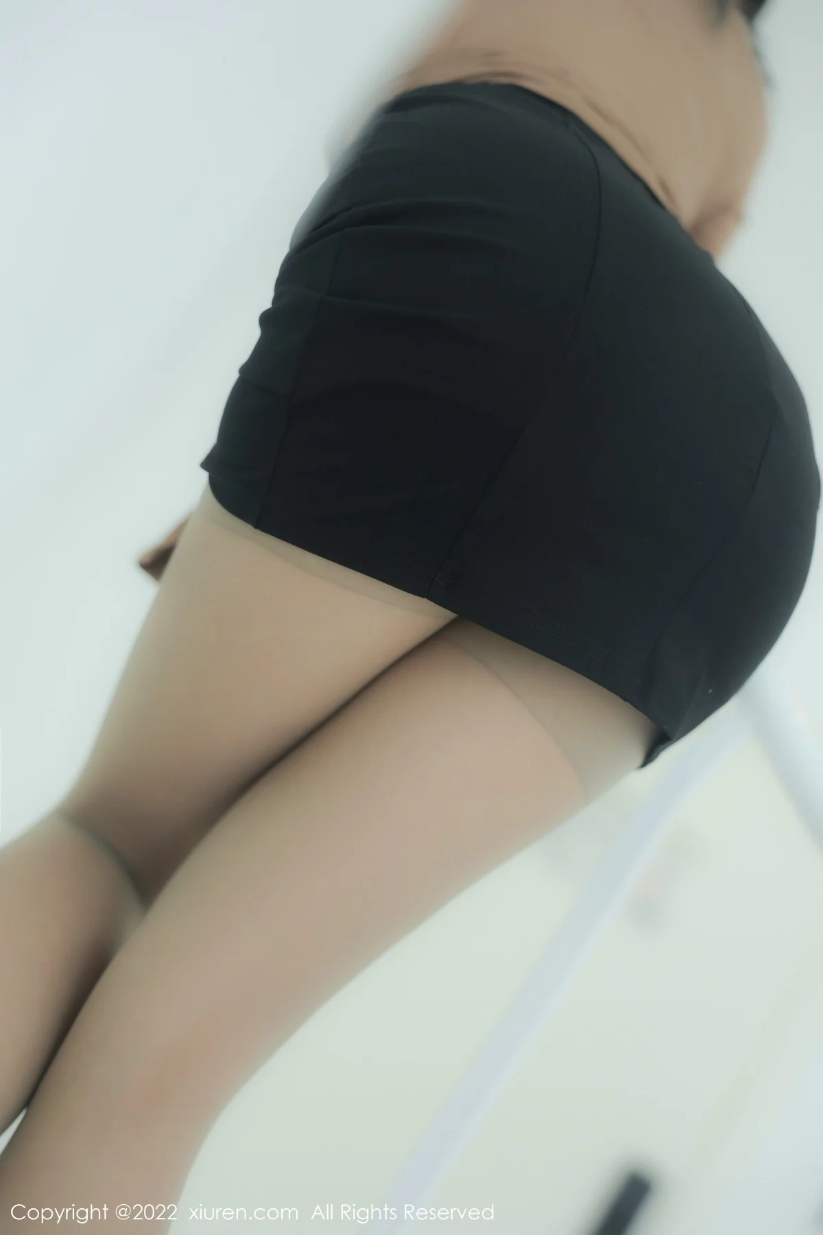 [[XiuRen秀人网]秀人网]No.5587_模特奶瓶大理旅拍杏色衣配黑短裙露浅色内衣杏色丝袜诱惑写真100P