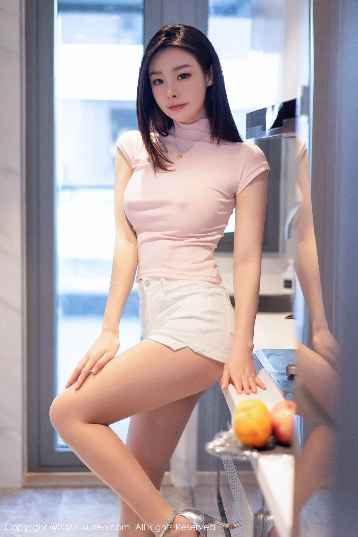 [[XiuRen秀人网]秀人网]No.5593_模特是小逗逗粉色真空上衣配白短裤半脱露超薄无内肉丝诱惑写真77P