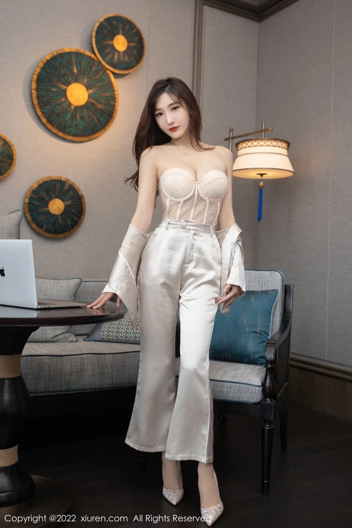 [[XiuRen秀人网]秀人网]No.5594_模特陆萱萱私房脱淡金色职业套装露暖色薄纱内衣迷人诱惑写真78P