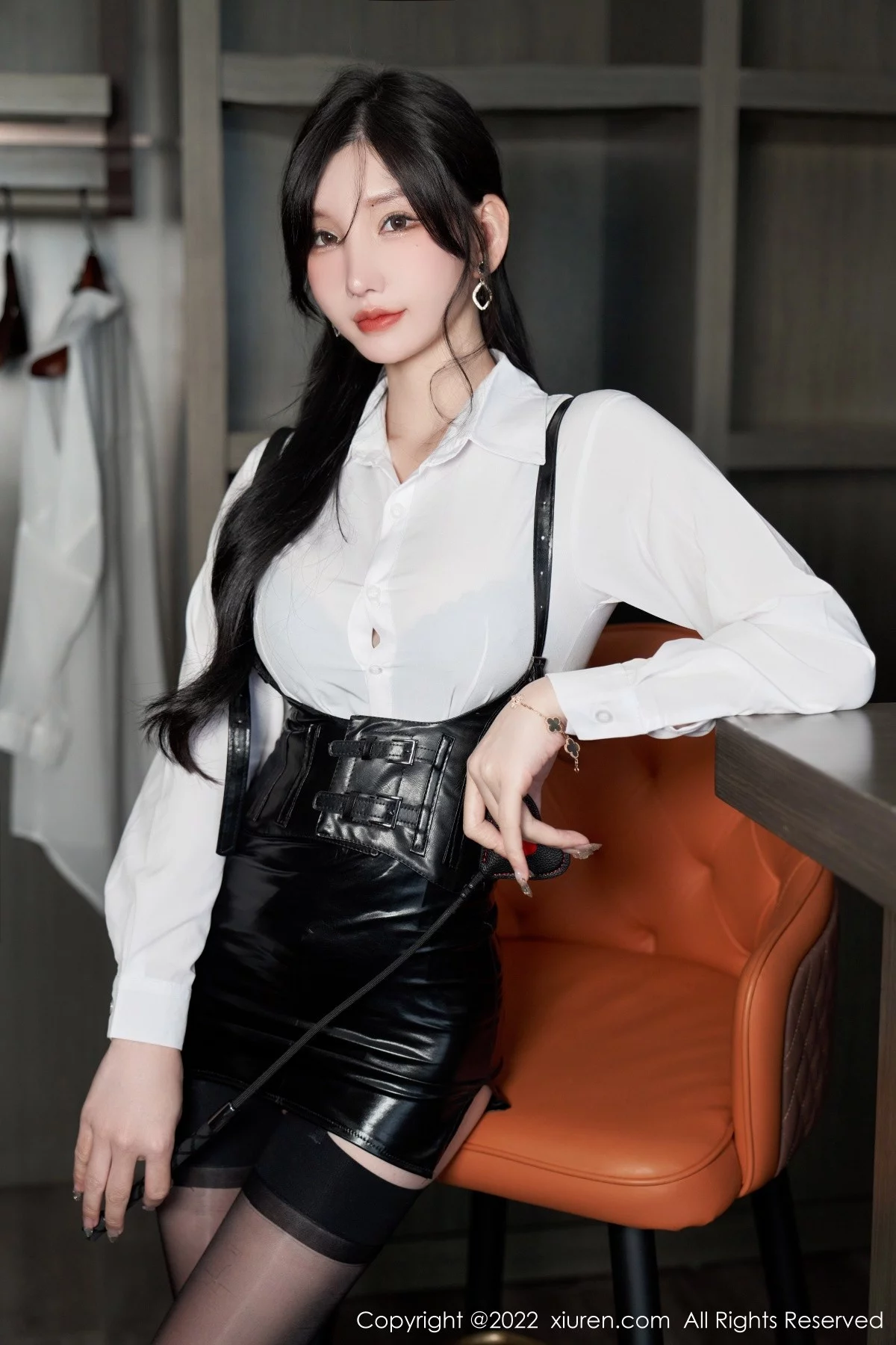 [[XiuRen秀人网]秀人网]No.5602_女神周于希Sally性感白T配黑皮短裙露黑色蕾丝内衣完美诱惑写真90P