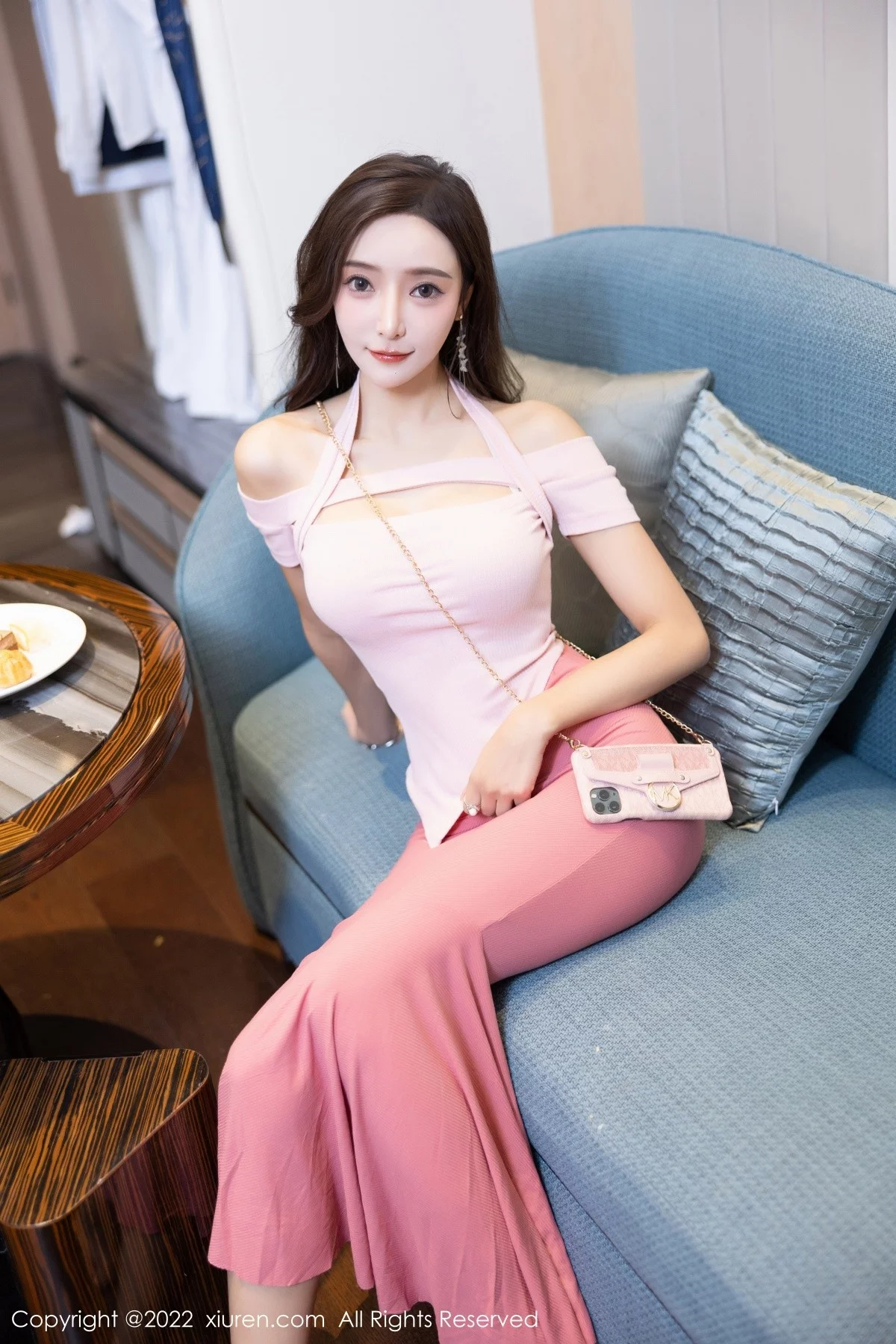 [[XiuRen秀人网]秀人网]No.5601_女神王馨瑶yanni脱粉色长裙露性感蕾丝内裤秀惹火身材诱惑写真78P