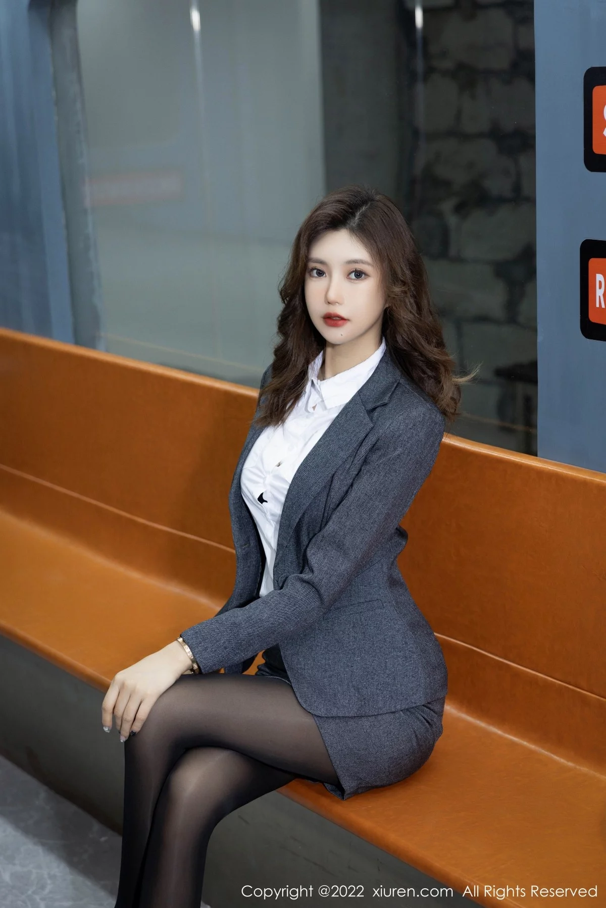 [[XiuRen秀人网]秀人网]No.5600_女神绮里嘉ula脱职业装露性感黑色蕾丝内衣配超薄黑丝诱惑写真77P