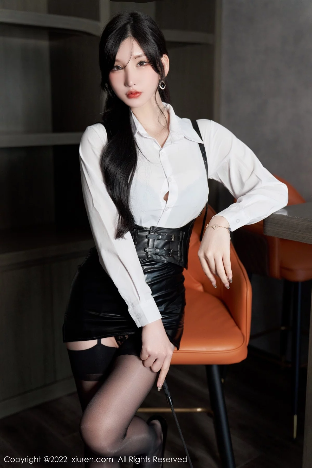 [[XiuRen秀人网]秀人网]No.5602_女神周于希Sally性感白T配黑皮短裙露黑色蕾丝内衣完美诱惑写真90P