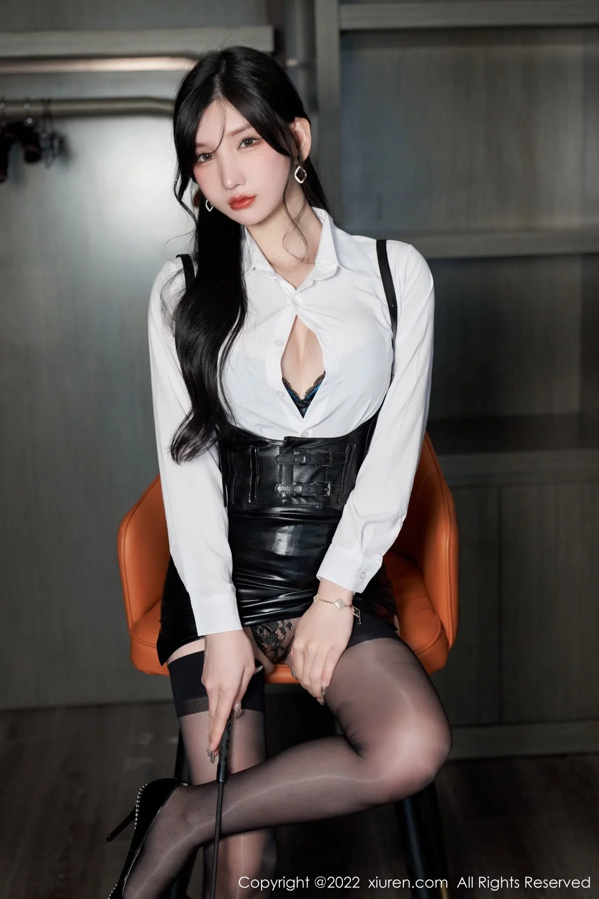 [[XiuRen秀人网]秀人网]No.5602_女神周于希Sally性感白T配黑皮短裙露黑色蕾丝内衣完美诱惑写真90P