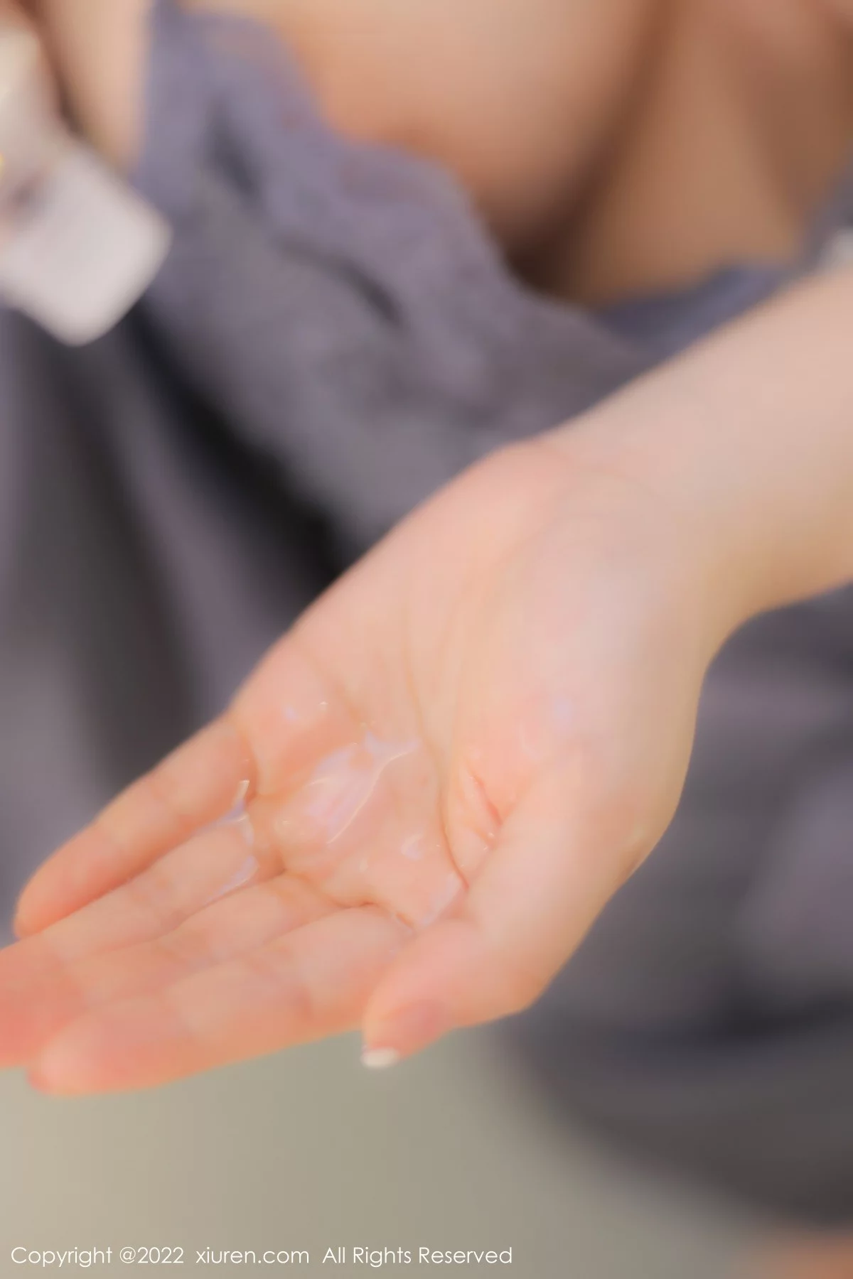 [[XiuRen秀人网]秀人网]No.5596_模特豆瓣酱浴室场景性感灰色轻透睡裙露傲人豪乳惹火诱惑写真82P