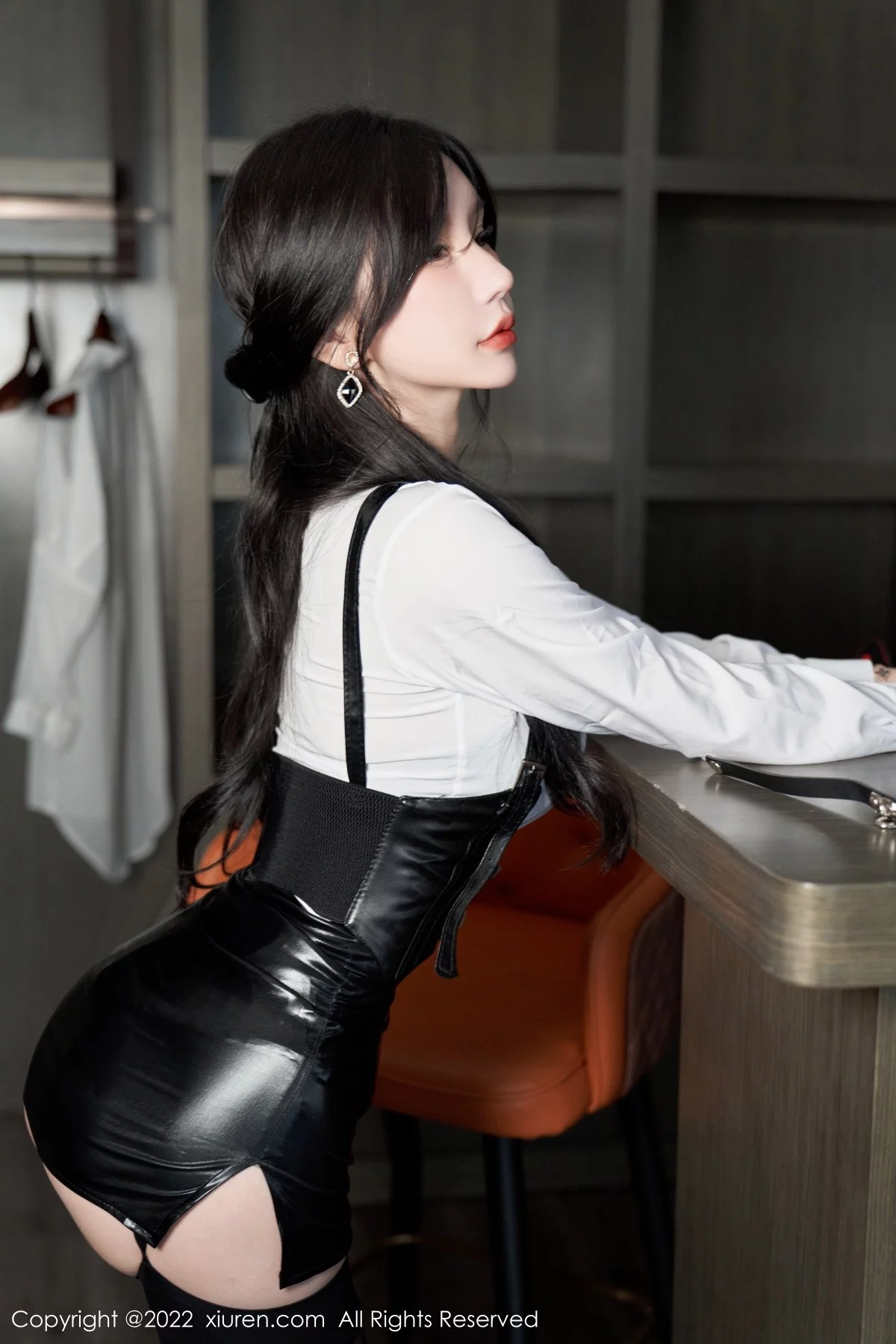 [[XiuRen秀人网]秀人网]No.5602_女神周于希Sally性感白T配黑皮短裙露黑色蕾丝内衣完美诱惑写真90P