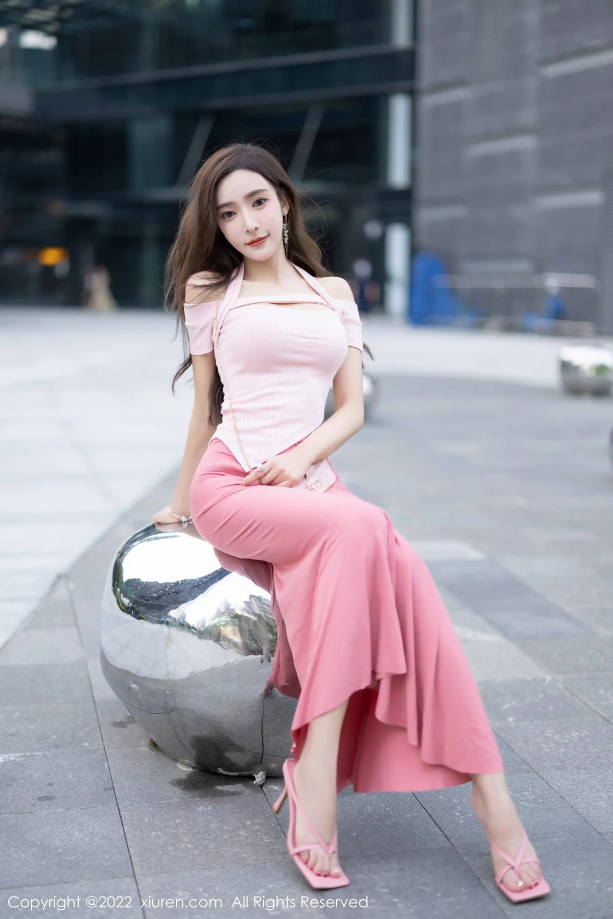 [[XiuRen秀人网]秀人网]No.5601_女神王馨瑶yanni脱粉色长裙露性感蕾丝内裤秀惹火身材诱惑写真78P