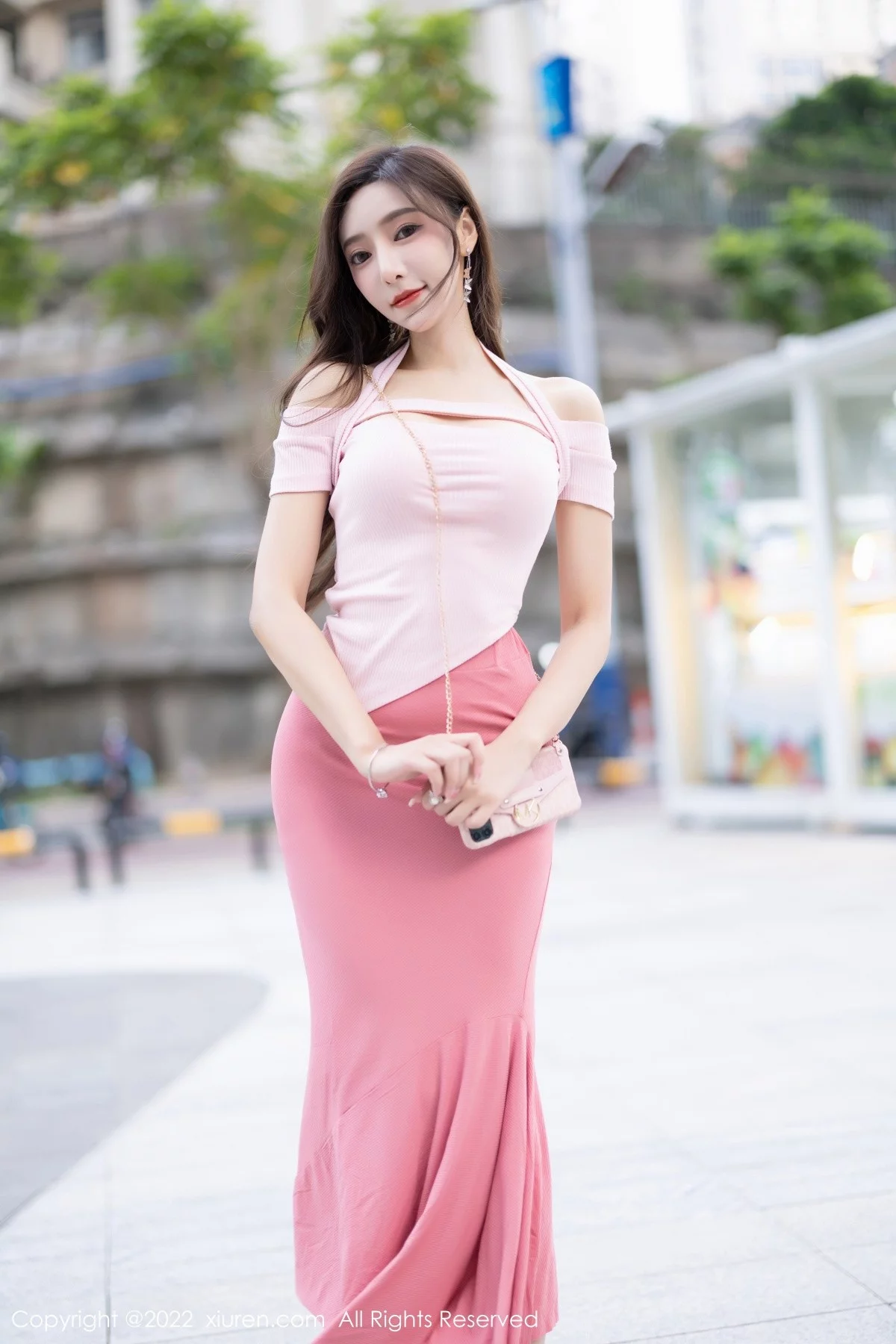 [[XiuRen秀人网]秀人网]No.5601_女神王馨瑶yanni脱粉色长裙露性感蕾丝内裤秀惹火身材诱惑写真78P