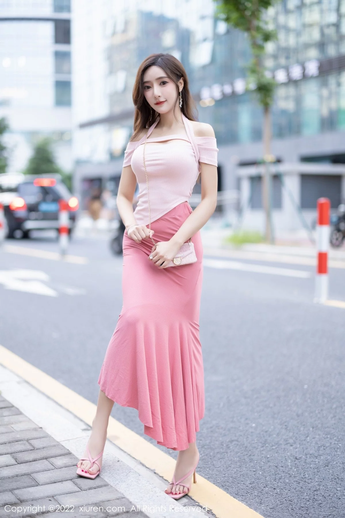 [[XiuRen秀人网]秀人网]No.5601_女神王馨瑶yanni脱粉色长裙露性感蕾丝内裤秀惹火身材诱惑写真78P