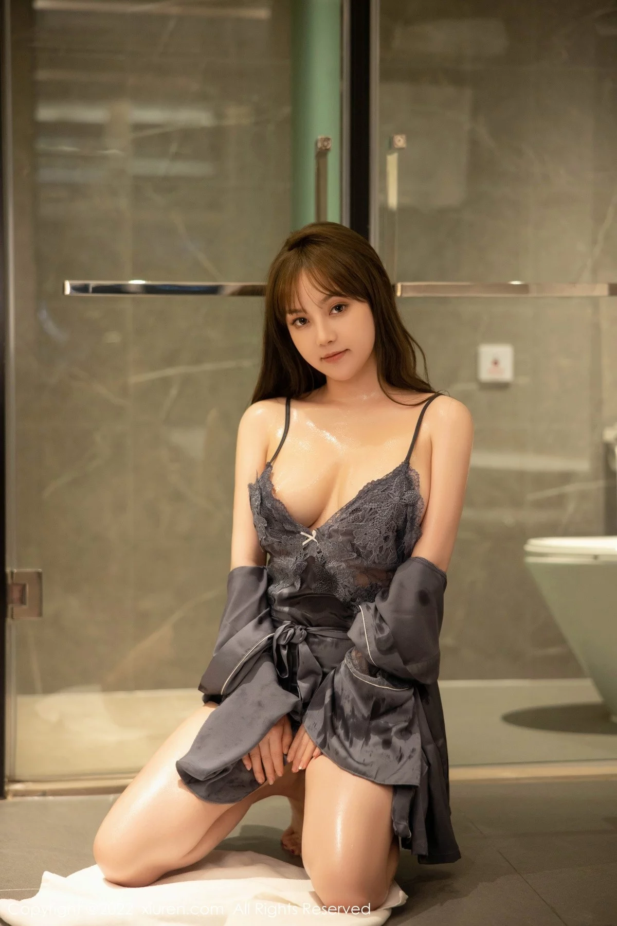 [[XiuRen秀人网]秀人网]No.5596_模特豆瓣酱浴室场景性感灰色轻透睡裙露傲人豪乳惹火诱惑写真82P