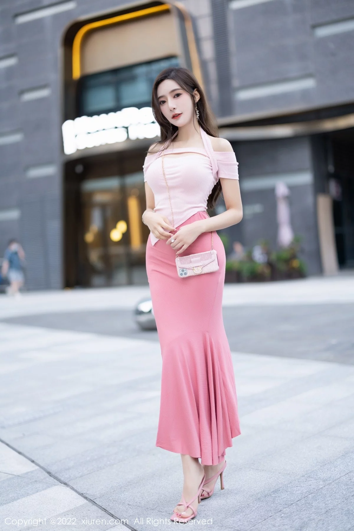 [[XiuRen秀人网]秀人网]No.5601_女神王馨瑶yanni脱粉色长裙露性感蕾丝内裤秀惹火身材诱惑写真78P