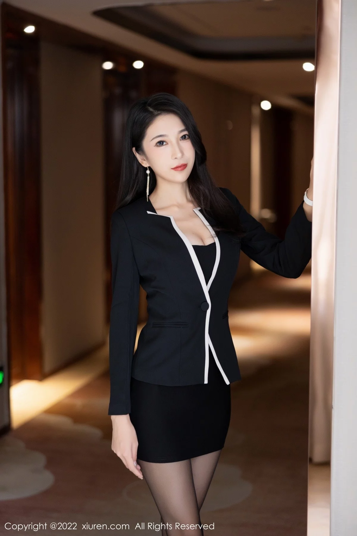 [[XiuRen秀人网]秀人网]No.5473_模特林乐一私房性感黑色套装半脱露超薄无内黑丝极致魅惑写真84P