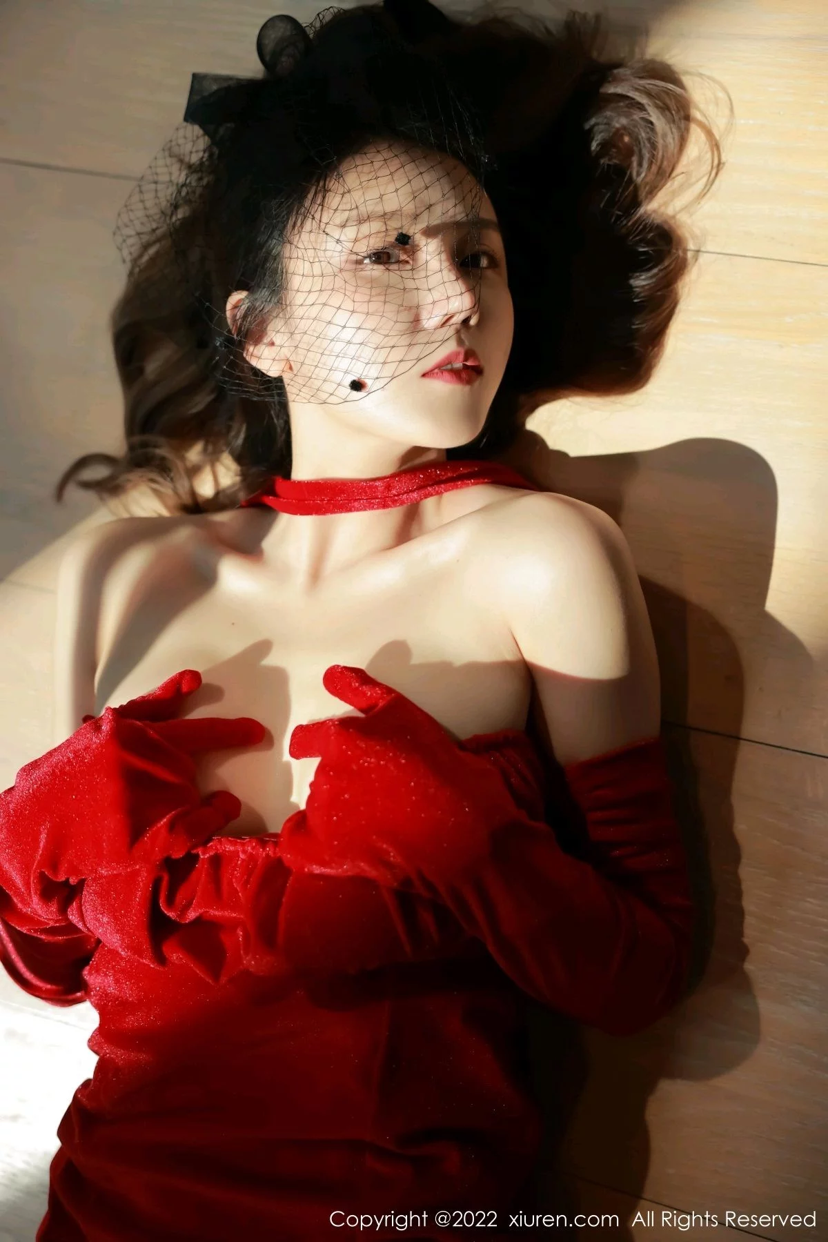 [[XiuRen秀人网]秀人网]No.5474_模特糖酒酒香格里拉旅拍红色露肩连衣短裙配超薄黑丝诱惑写真54P