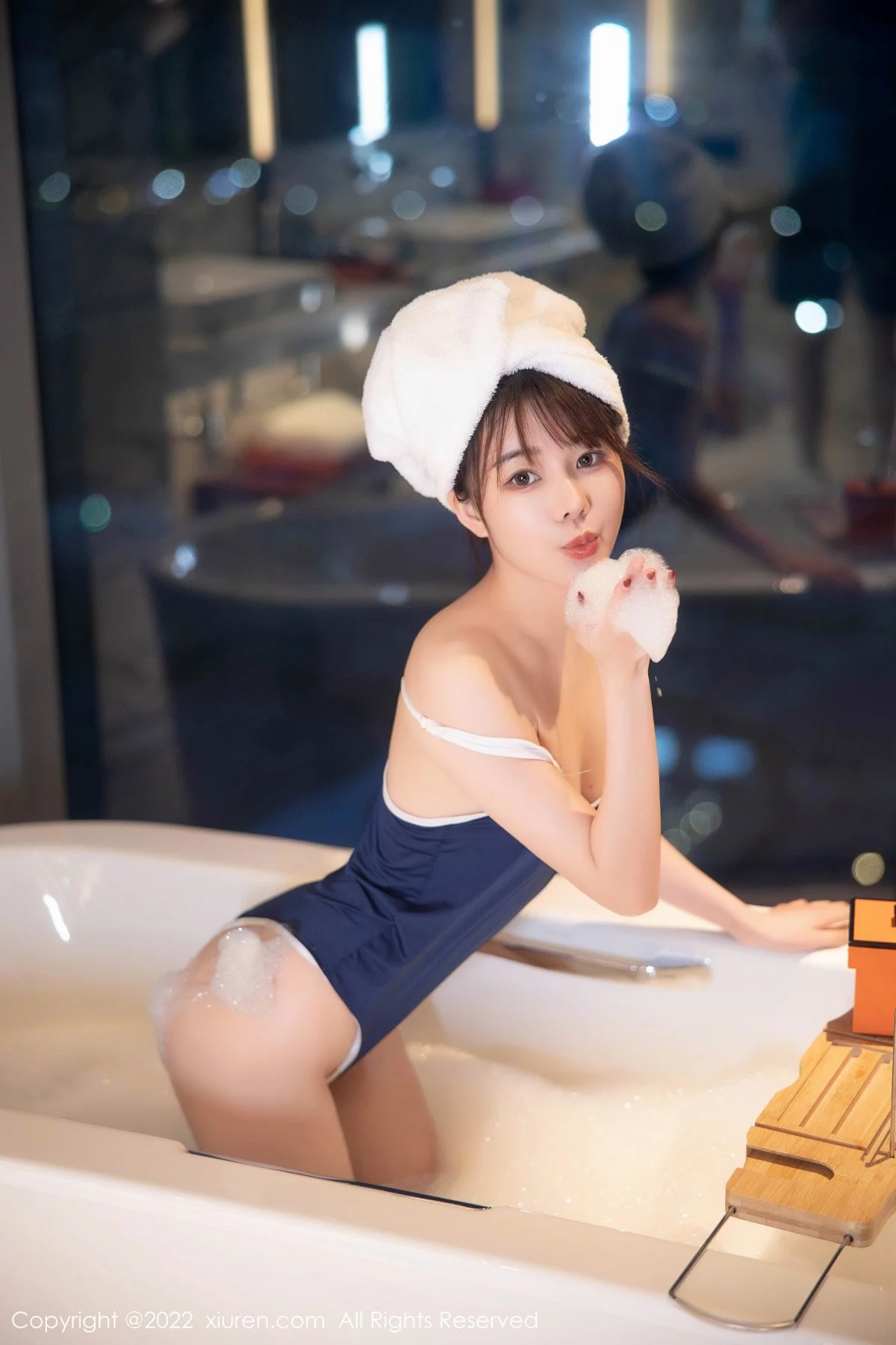 [[XiuRen秀人网]秀人网]No.5477_模特婠婠么私房浴缸性感深蓝色比基尼湿身泡泡浴撩人诱惑写真76P