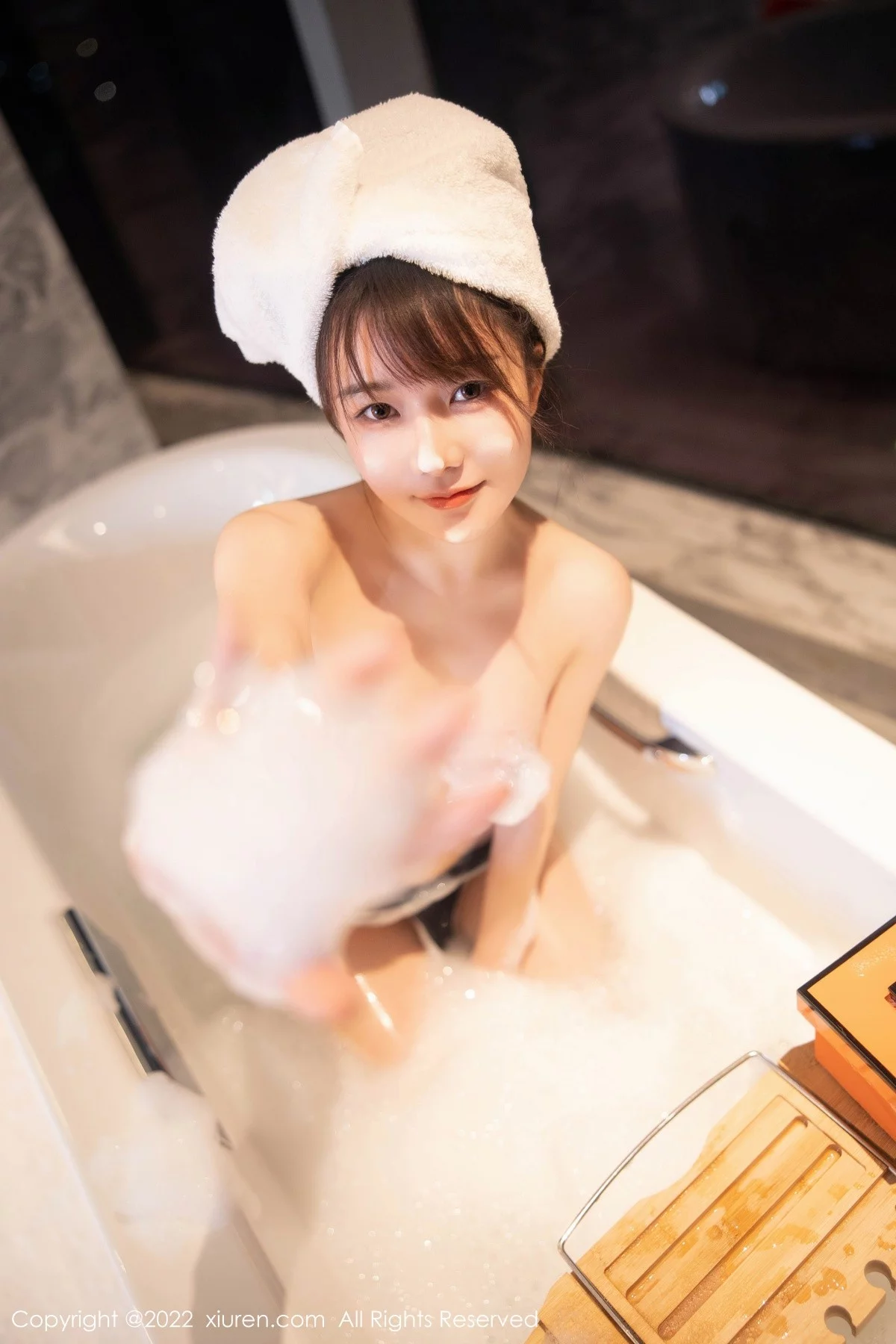 [[XiuRen秀人网]秀人网]No.5477_模特婠婠么私房浴缸性感深蓝色比基尼湿身泡泡浴撩人诱惑写真76P