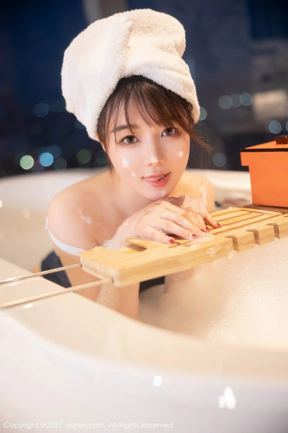 [[XiuRen秀人网]秀人网]No.5477_模特婠婠么私房浴缸性感深蓝色比基尼湿身泡泡浴撩人诱惑写真76P