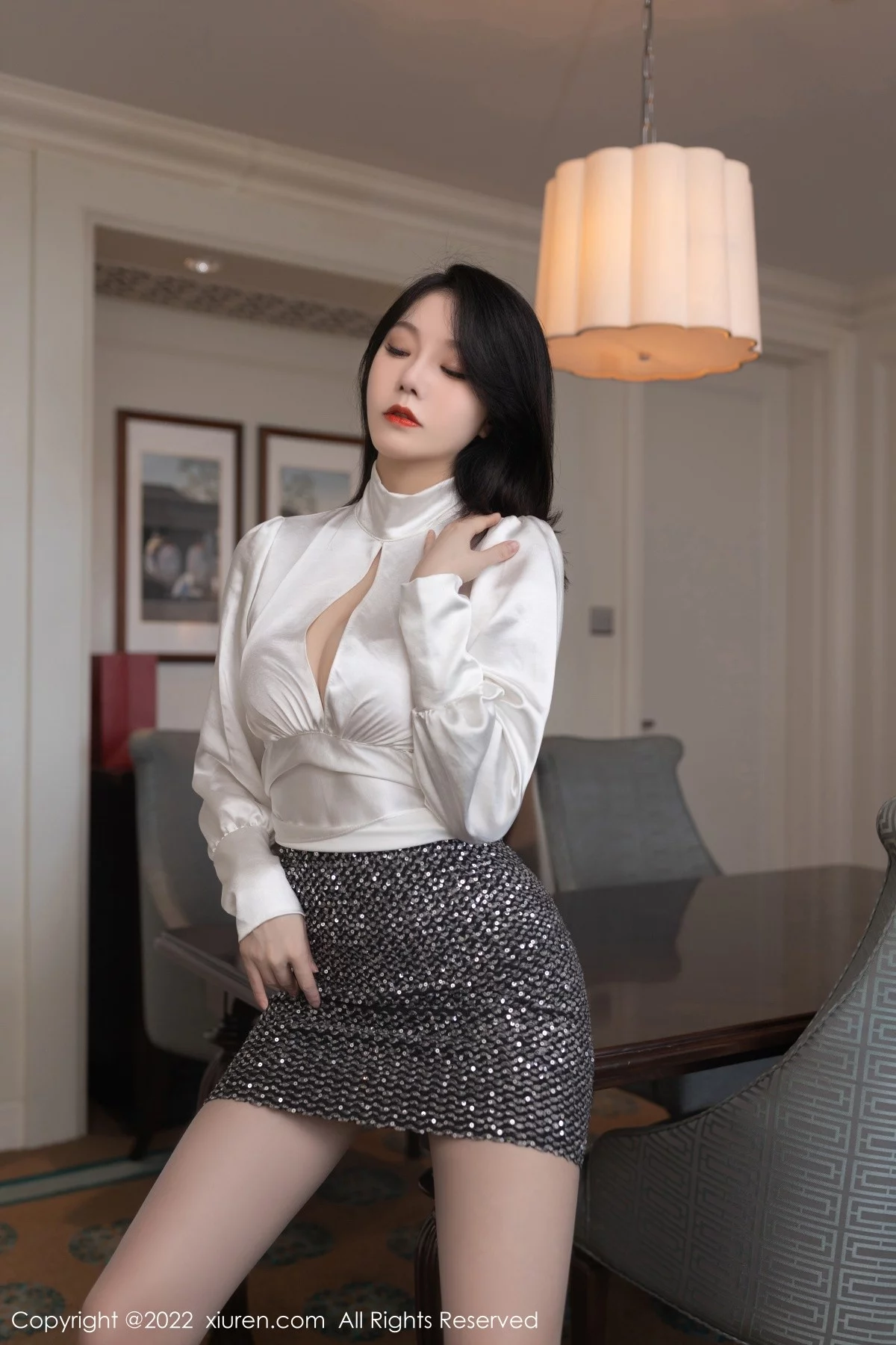 [[XiuRen秀人网]秀人网]No.5480_模特安然anran白领装扮性感白色长T配短裙秀完美身材诱惑写真81P