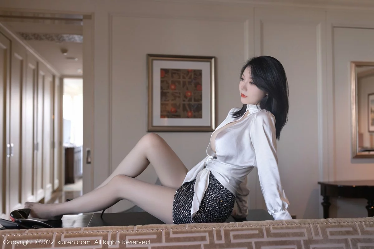 [[XiuRen秀人网]秀人网]No.5480_模特安然anran白领装扮性感白色长T配短裙秀完美身材诱惑写真81P