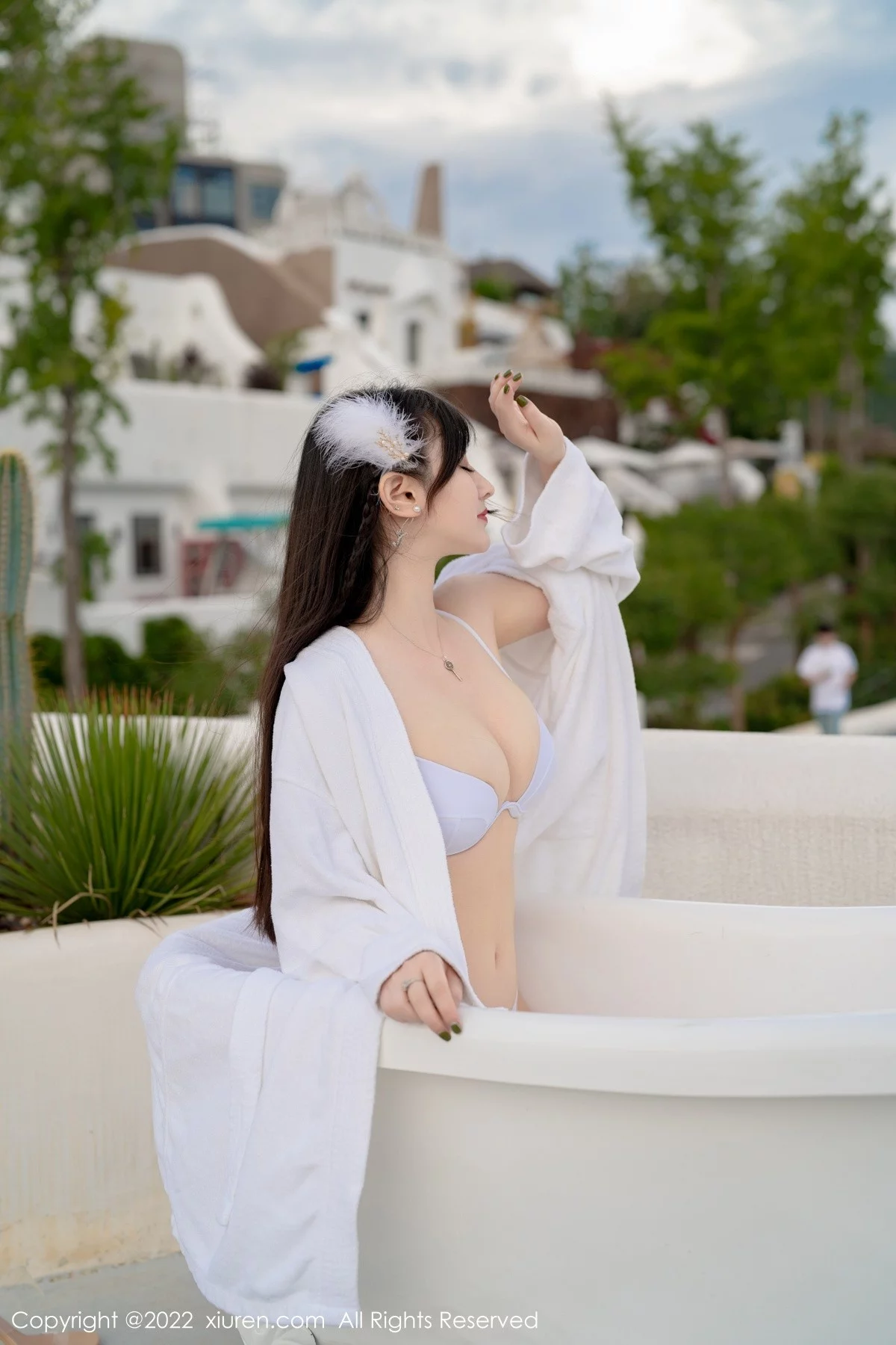 [[XiuRen秀人网]秀人网]No.5476_模特诗诗kiki大理旅拍户外性感白色比基尼秀惹火身材诱惑写真55P