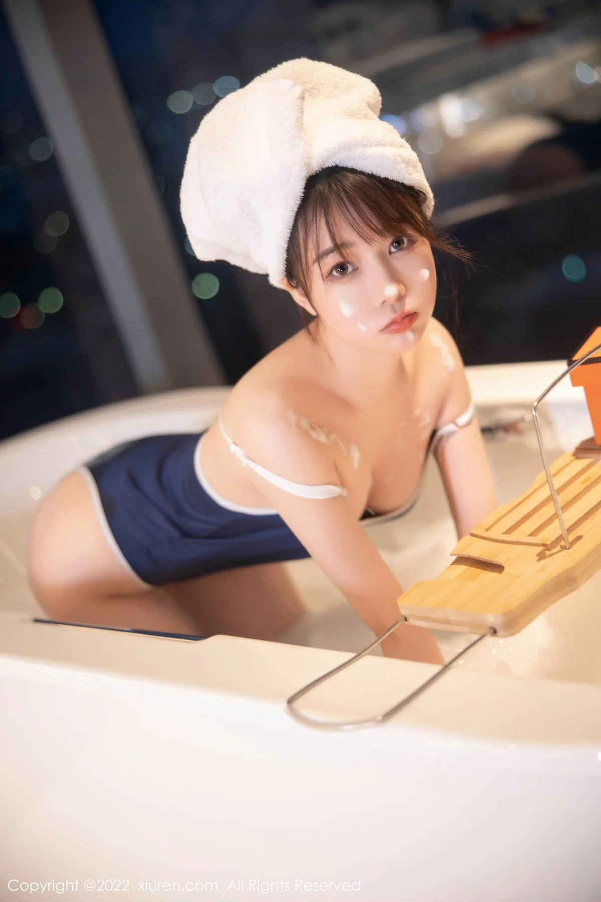 [[XiuRen秀人网]秀人网]No.5477_模特婠婠么私房浴缸性感深蓝色比基尼湿身泡泡浴撩人诱惑写真76P