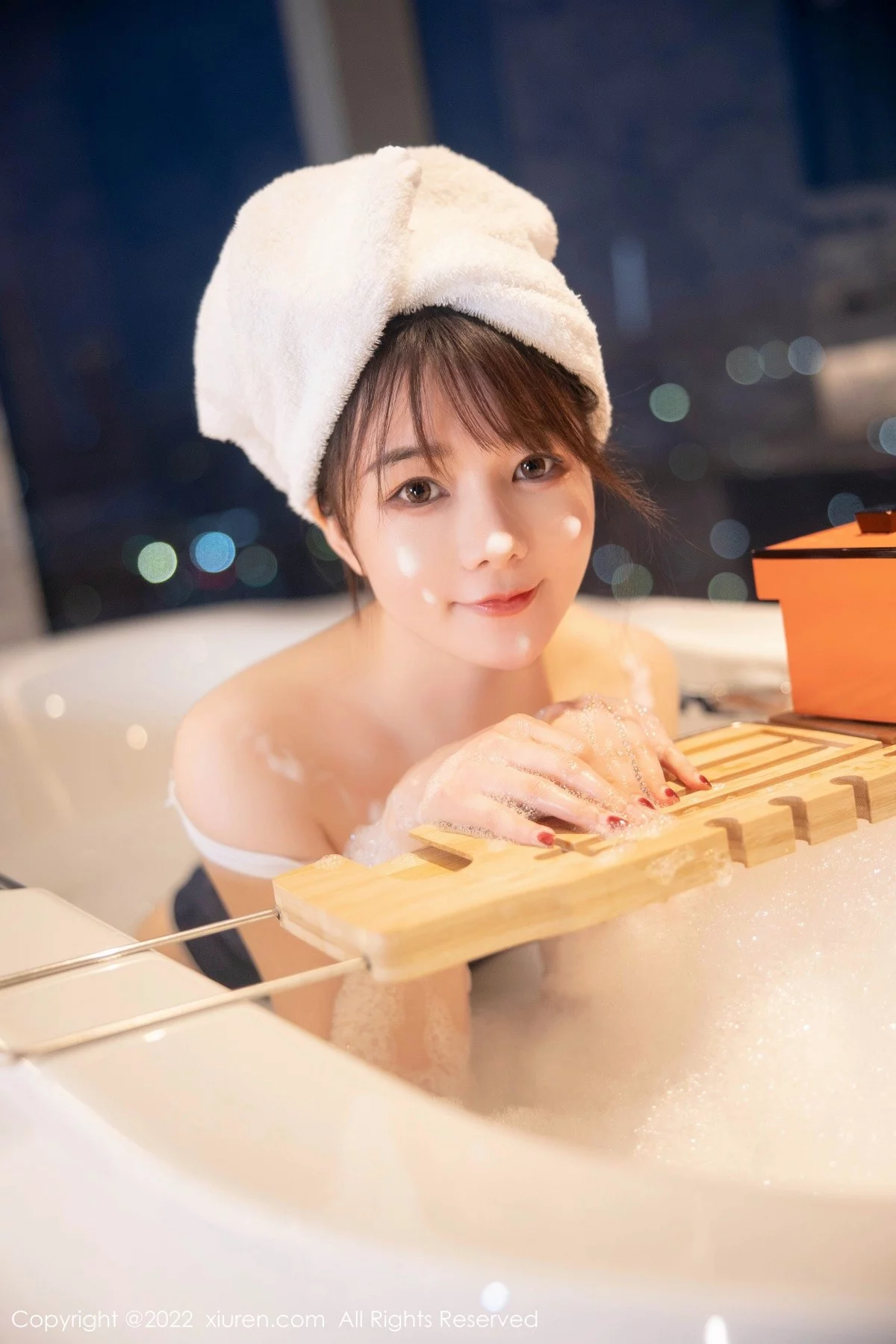 [[XiuRen秀人网]秀人网]No.5477_模特婠婠么私房浴缸性感深蓝色比基尼湿身泡泡浴撩人诱惑写真76P