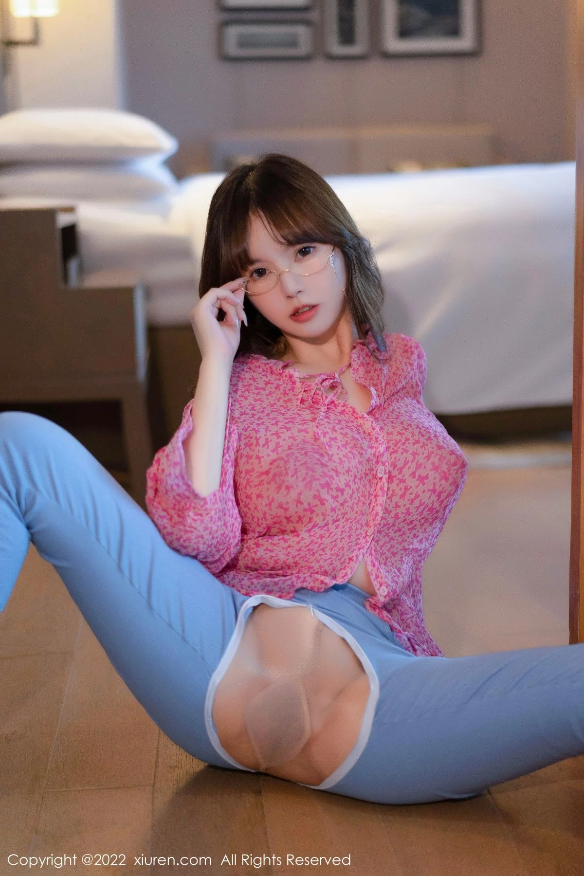 [[XiuRen秀人网]秀人网]No.5488_模特张思允Nice粉红花纹衣配蓝色长裤半脱露无内肉丝诱惑写真59P