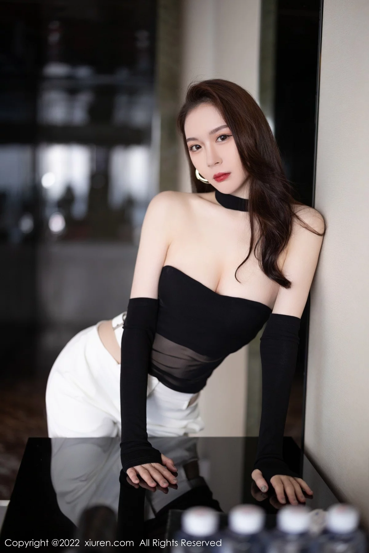 [[XiuRen秀人网]秀人网]No.5487_模特梦心玥黑色轻透露肩网纱配白长裤半脱秀曼妙身姿诱惑写真80P