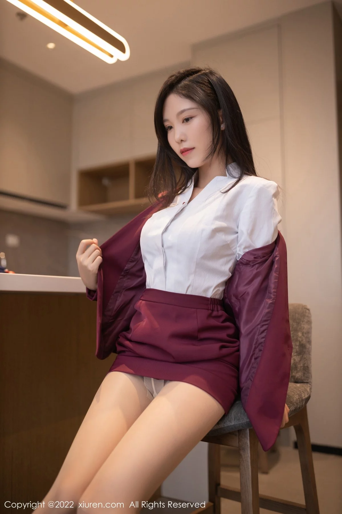 [[XiuRen秀人网]秀人网]No.5485_模特利世私房性感空姐制服半脱露暗红色蕾丝内衣迷人诱惑写真83P