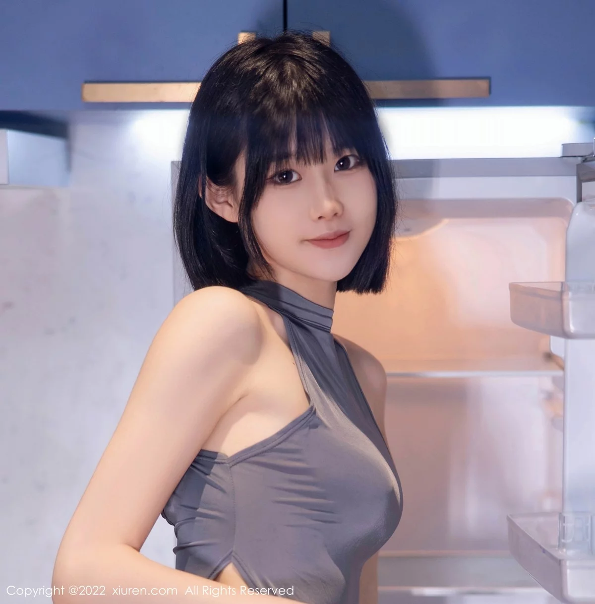 [[XiuRen秀人网]秀人网]No.5482_模特77qiqi私房性感深灰色连衣服饰配超薄肉丝裤袜甜美迷人写真74P