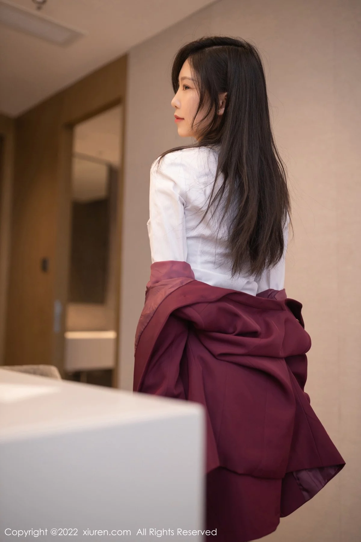 [[XiuRen秀人网]秀人网]No.5485_模特利世私房性感空姐制服半脱露暗红色蕾丝内衣迷人诱惑写真83P