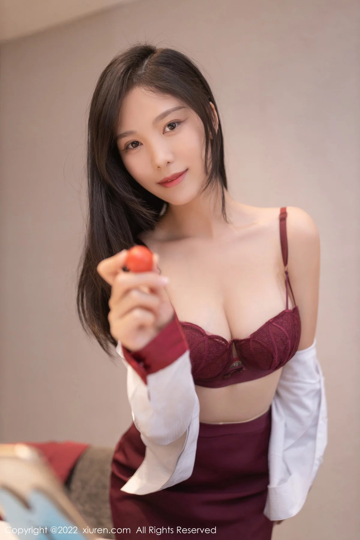 [[XiuRen秀人网]秀人网]No.5485_模特利世私房性感空姐制服半脱露暗红色蕾丝内衣迷人诱惑写真83P