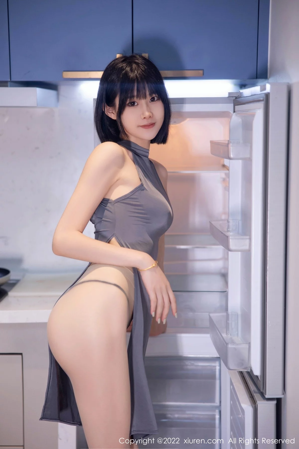 [[XiuRen秀人网]秀人网]No.5482_模特77qiqi私房性感深灰色连衣服饰配超薄肉丝裤袜甜美迷人写真74P