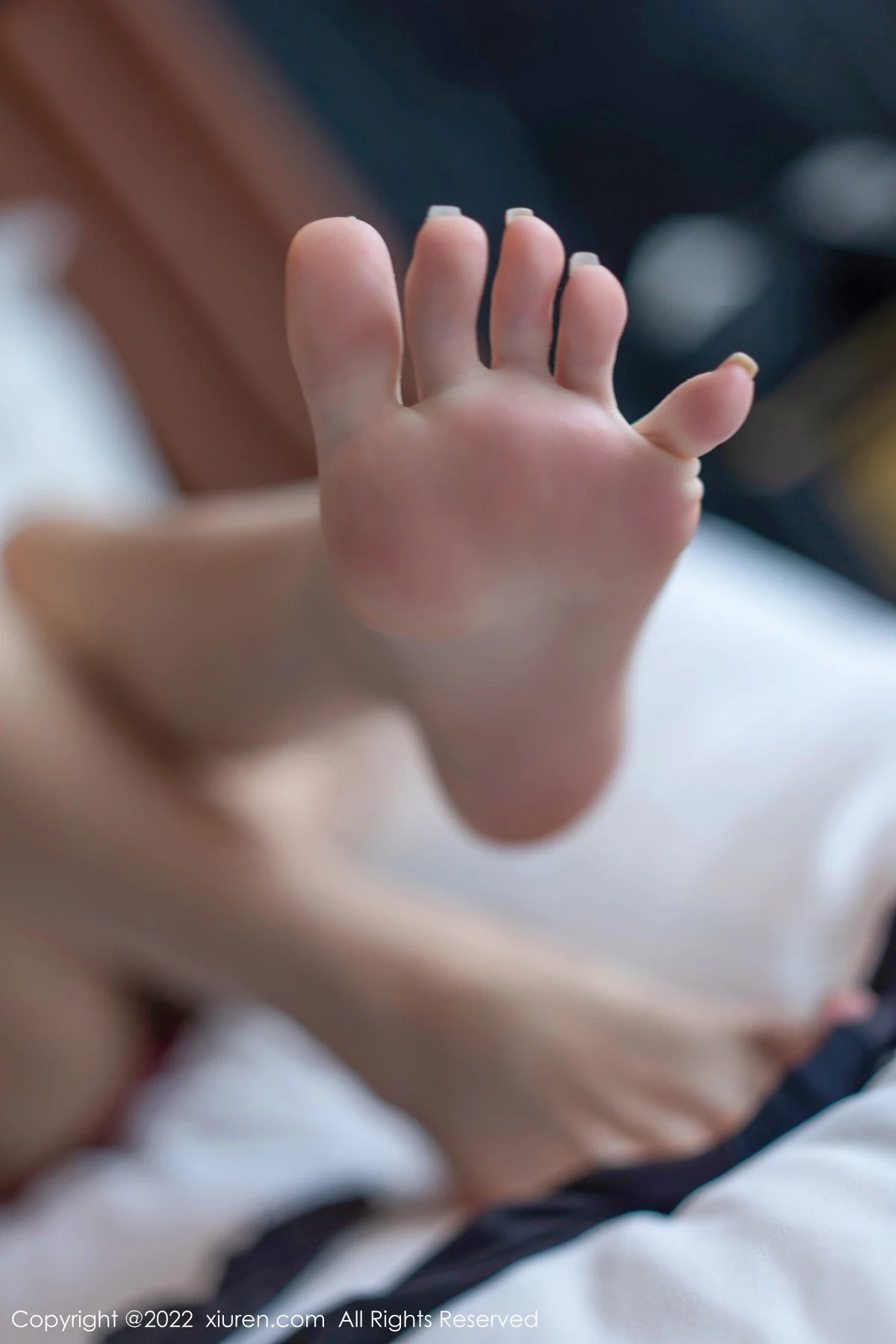 [[XiuRen秀人网]秀人网]No.5483_模特是小逗逗深红色露肩连衣短裙配超薄无内黑丝完美诱惑写真68P