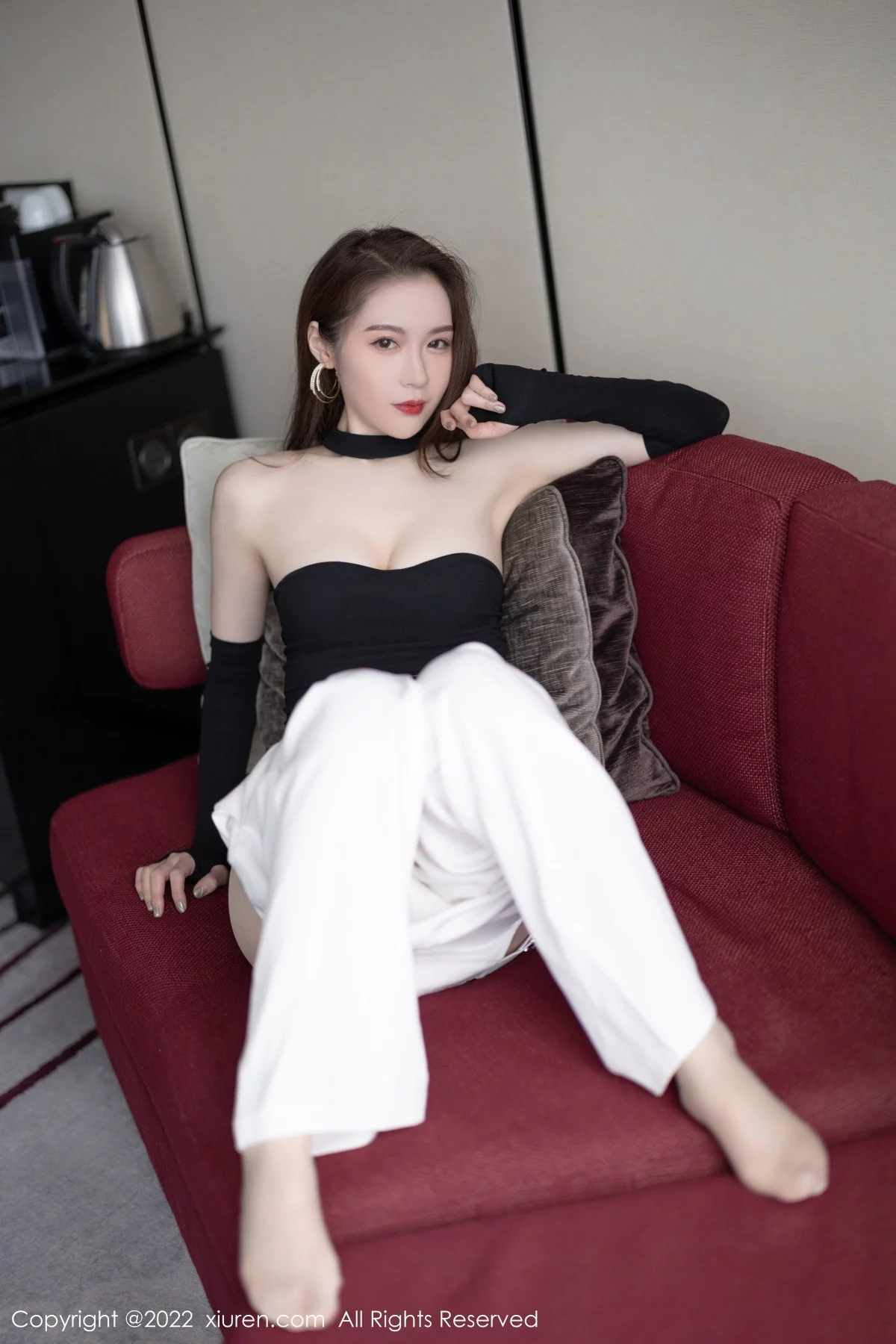 [[XiuRen秀人网]秀人网]No.5487_模特梦心玥黑色轻透露肩网纱配白长裤半脱秀曼妙身姿诱惑写真80P