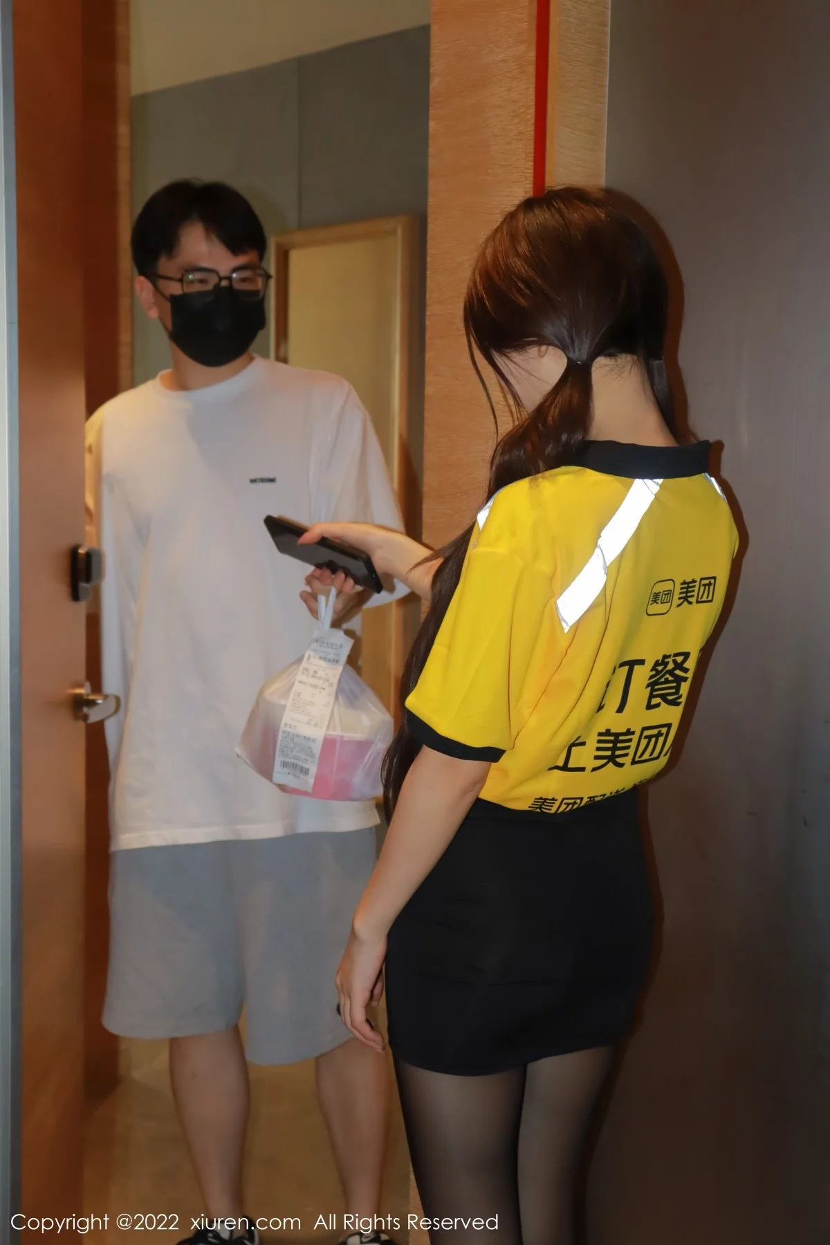 [[XiuRen秀人网]秀人网]No.5481_模特hebe韩心雨外卖员角色扮演黑色短裙配超薄黑丝魅惑写真81P