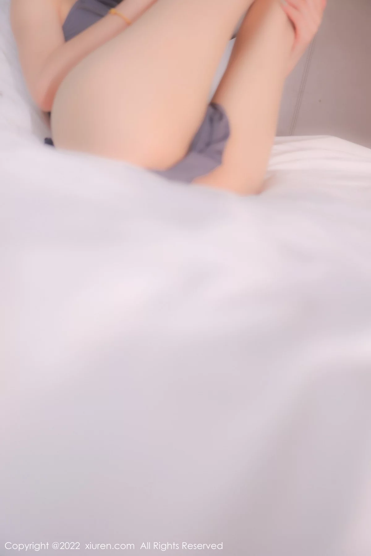 [[XiuRen秀人网]秀人网]No.5482_模特77qiqi私房性感深灰色连衣服饰配超薄肉丝裤袜甜美迷人写真74P