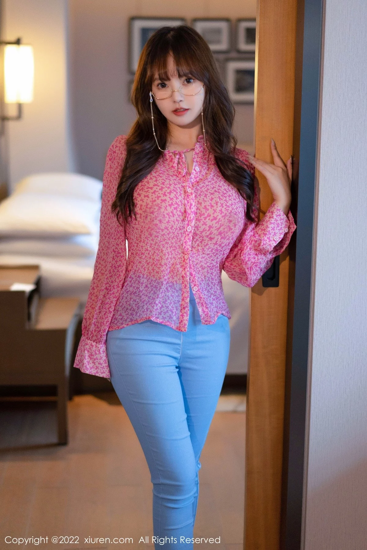[[XiuRen秀人网]秀人网]No.5488_模特张思允Nice粉红花纹衣配蓝色长裤半脱露无内肉丝诱惑写真59P