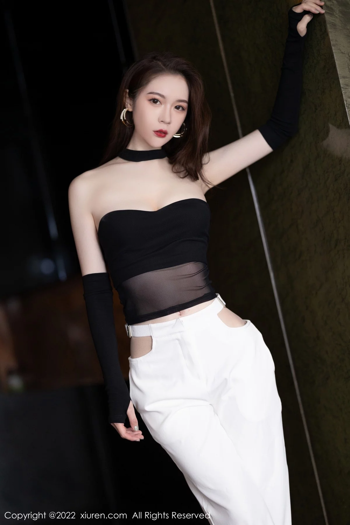 [[XiuRen秀人网]秀人网]No.5487_模特梦心玥黑色轻透露肩网纱配白长裤半脱秀曼妙身姿诱惑写真80P