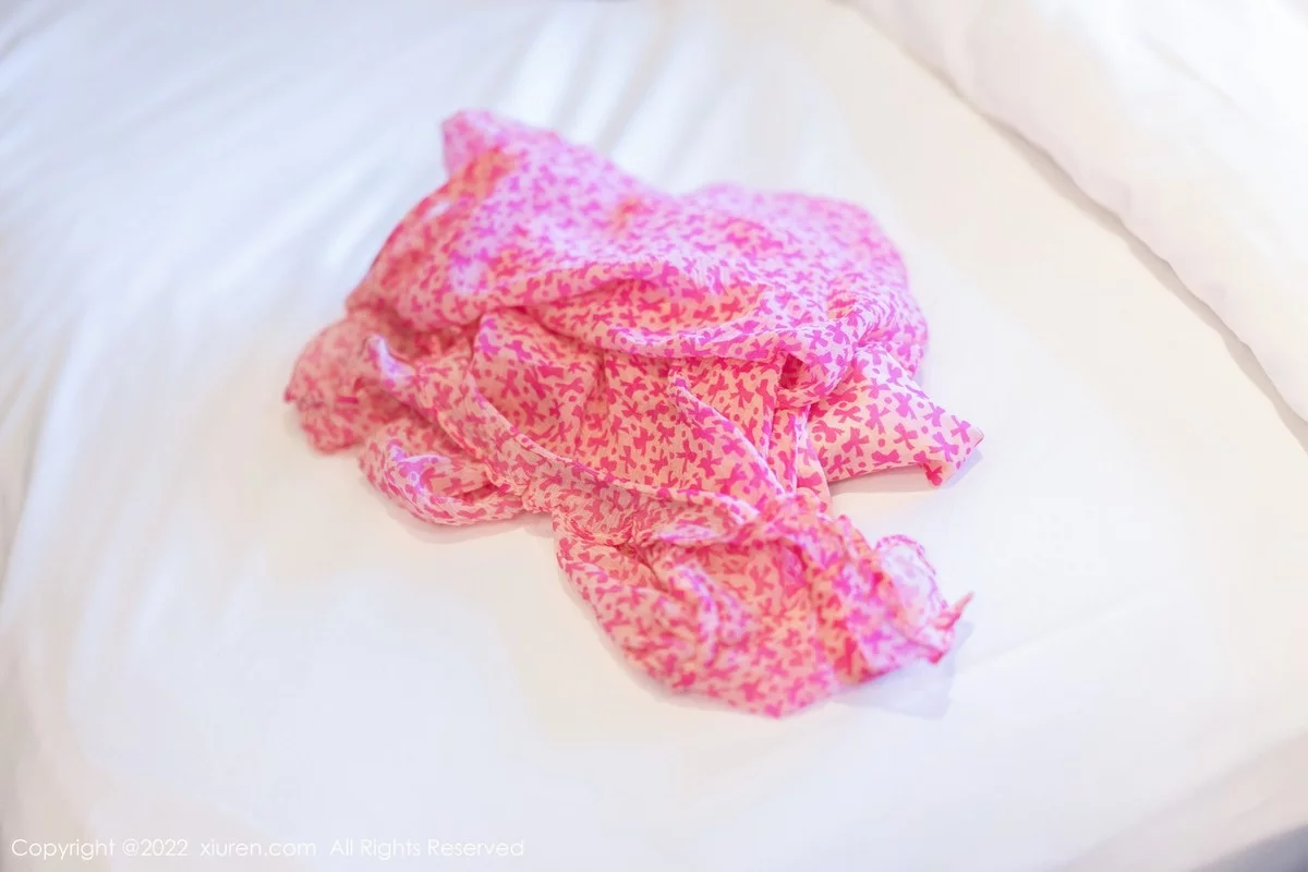 [[XiuRen秀人网]秀人网]No.5488_模特张思允Nice粉红花纹衣配蓝色长裤半脱露无内肉丝诱惑写真59P